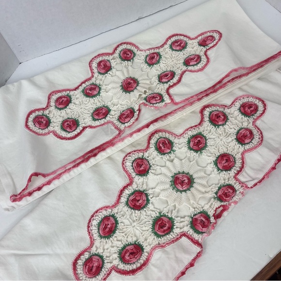 Vintage crochet roses edged pillowcases set(2)standard/Queen - Picture 2 of 11